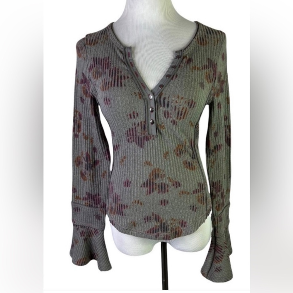 Free People Layer Me Henley Top Size Small Gray Floral Ribbed Bell Wrists